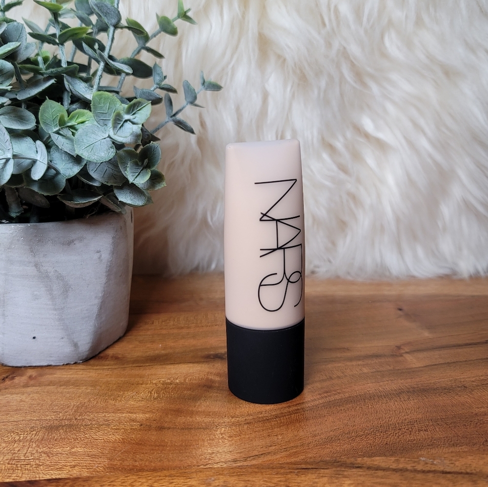 Nars Soft Matte Complete Foundation Deauville Light 4